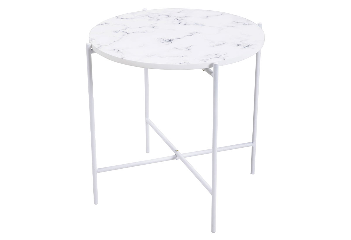 Απεικονίζεται το τραπέζι σε Λευκό Backround.